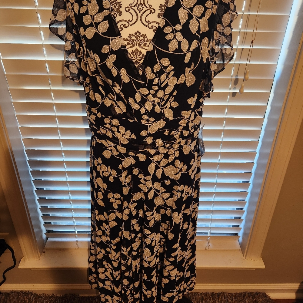NWT Navy Floral Dress - Picture 3 of 9